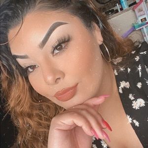 Meet your Posher, Laila